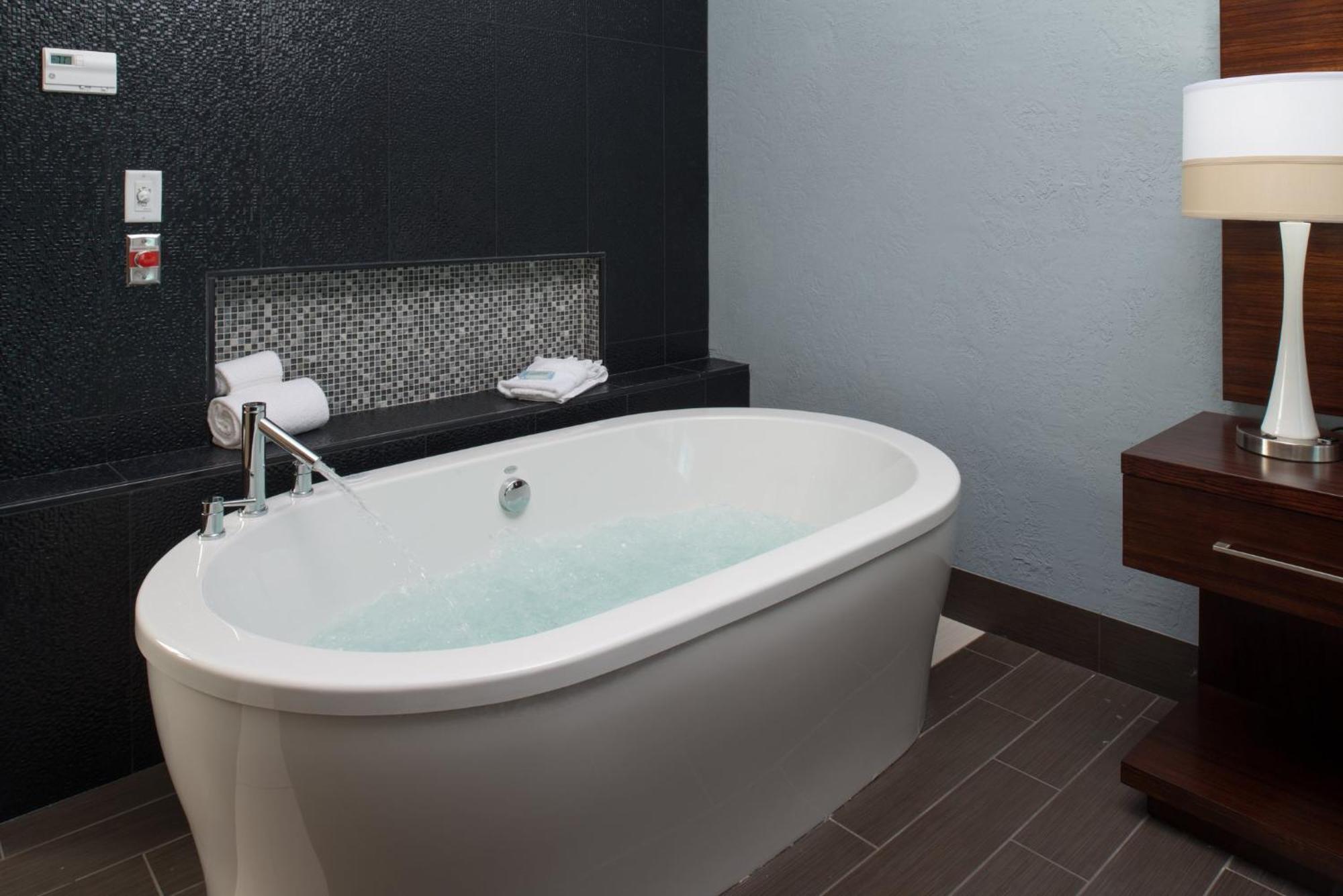Holiday Inn Express & Suites Kansas City Airport By Ihg Exterior foto